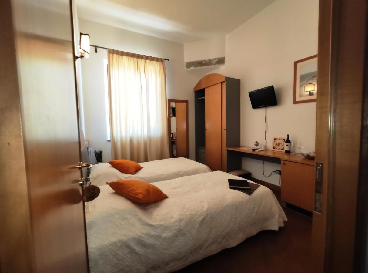 Locanda Menabuoi โดโนราตีโก ภายนอก รูปภาพ
